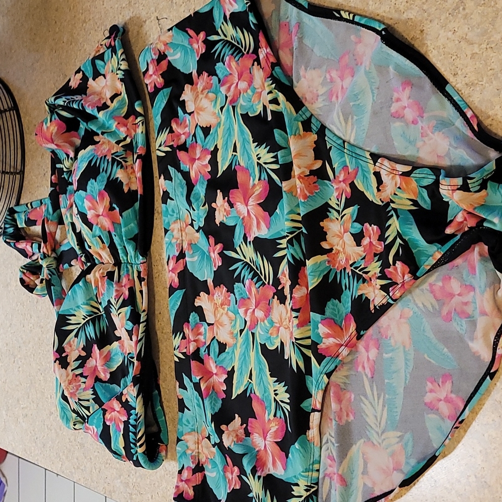 Tropical print high waisted 2 piece Bathing suit. With FREE sarong